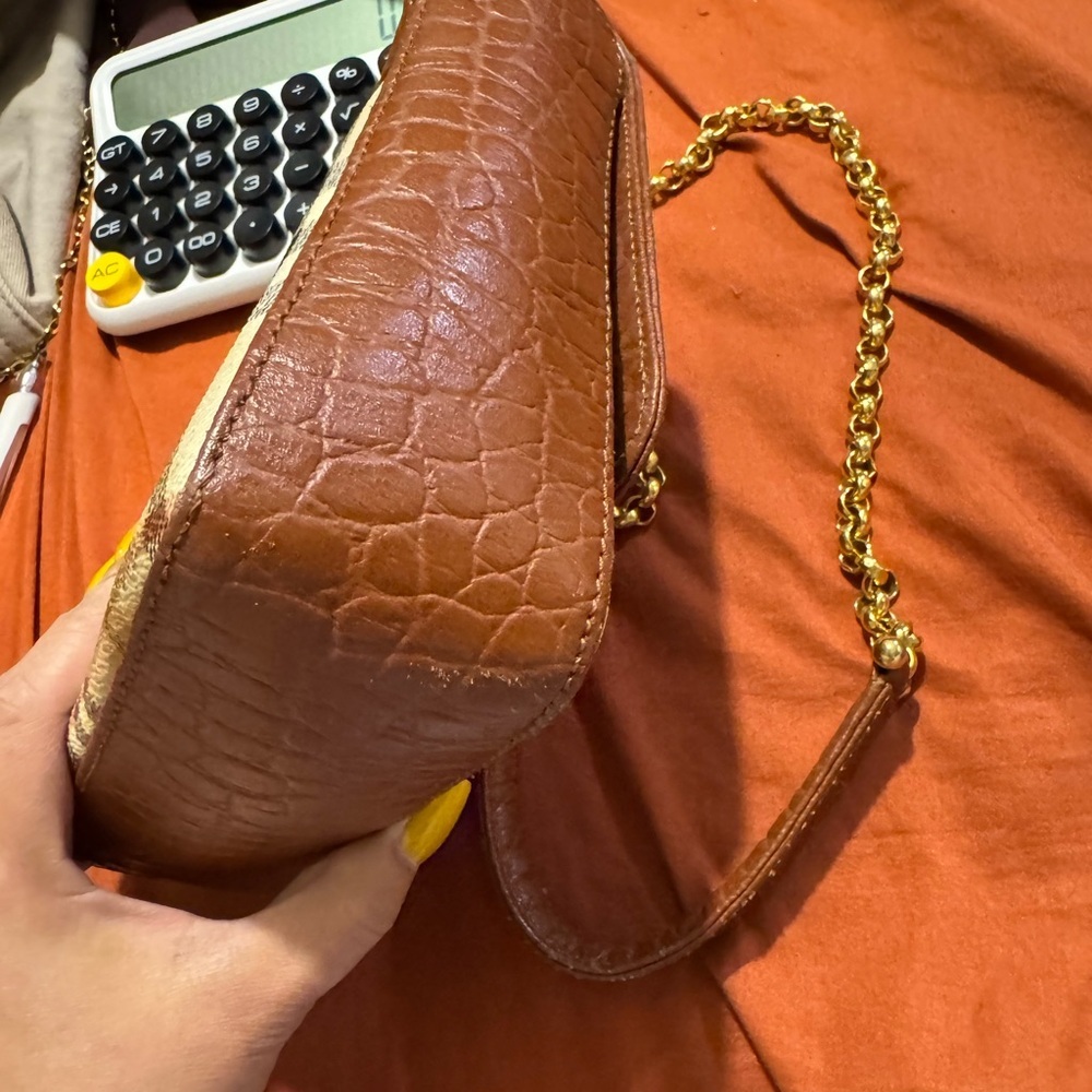 Burberry Brown Leather Crossbody Bag with Gold Chain - Picture 2 of 15